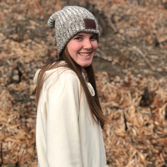 Meet your Posher, Olivia - Picture 2 of 6